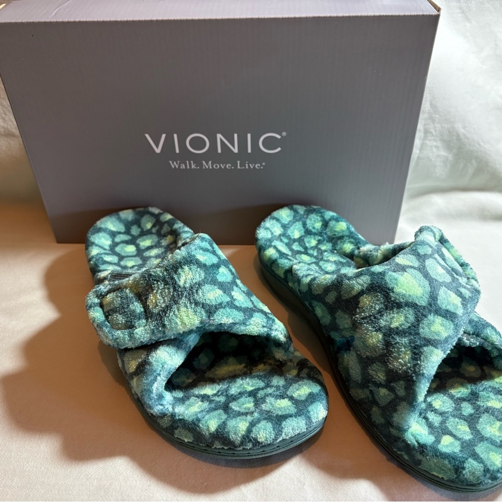 Vionic Green Patterned Slippers